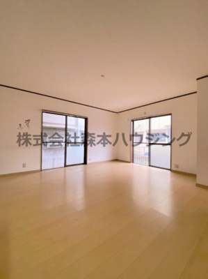 【居間・リビング】 | 　岡市借家（新D棟） | こちらのリビングで趣味の時間をお楽しみください