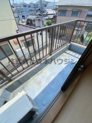 【バルコニー】 | 　岡市借家（新D棟） | お洗濯にも便利なバルコニー付き