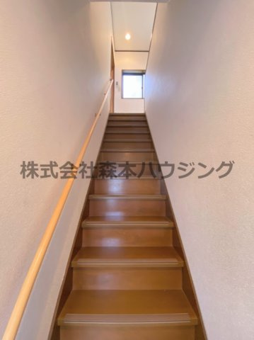【内装】 | 　岡市借家（新D棟） | 室内階段部分です