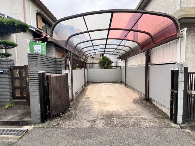 守口市西郷通４丁目戸建の駐車場