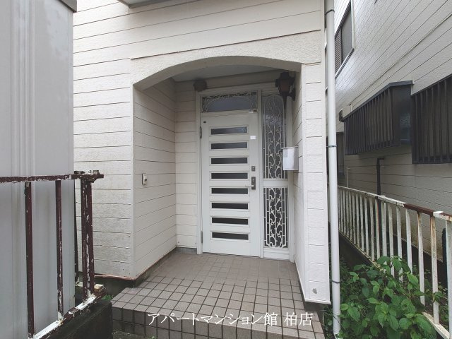 野々下戸建のエントランス