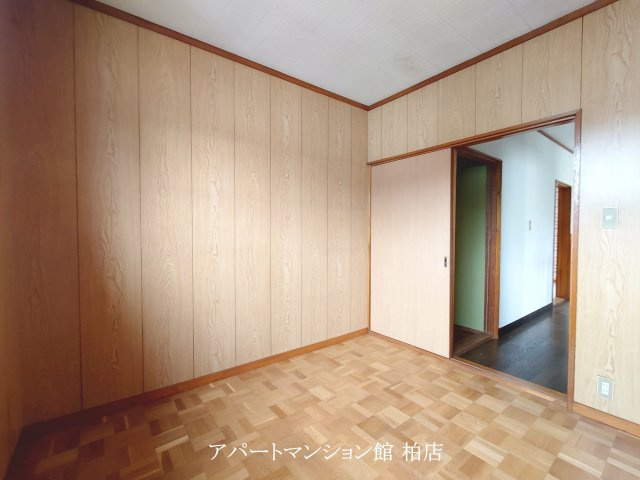 野々下戸建の洋室