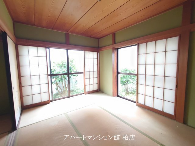 野々下戸建の和室