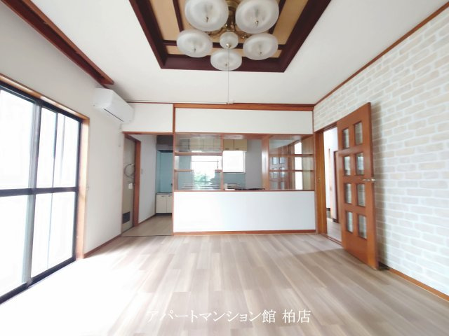 野々下戸建の居間・リビング