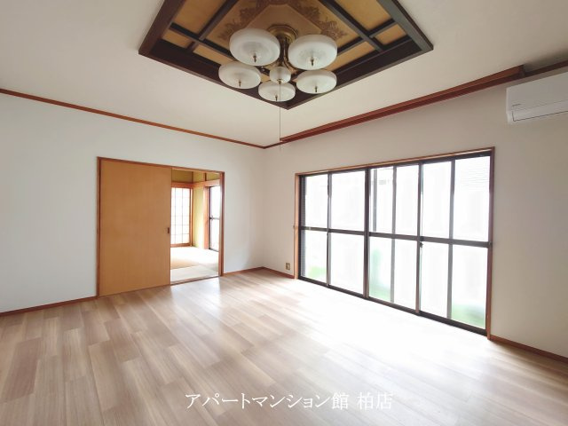 野々下戸建の居間・リビング