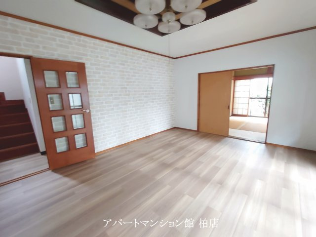 野々下戸建の居間・リビング