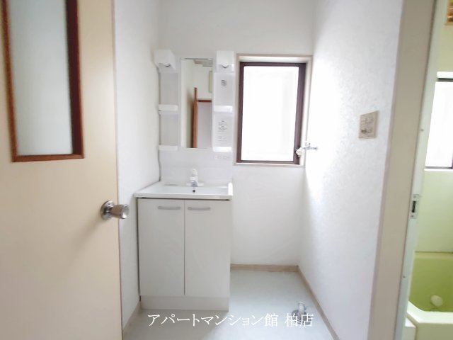 野々下戸建の洗面所