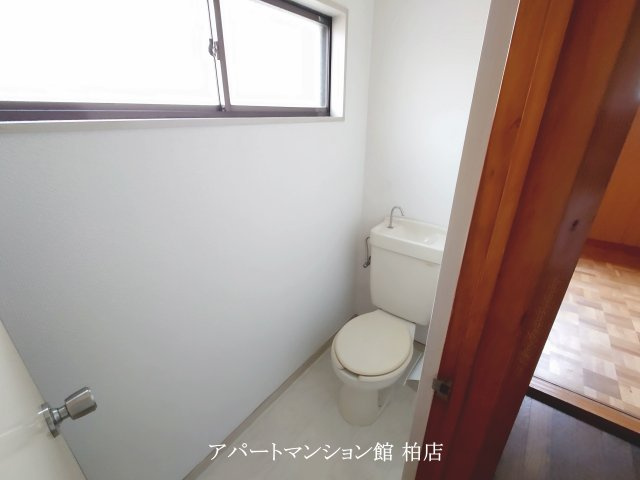 野々下戸建のトイレ