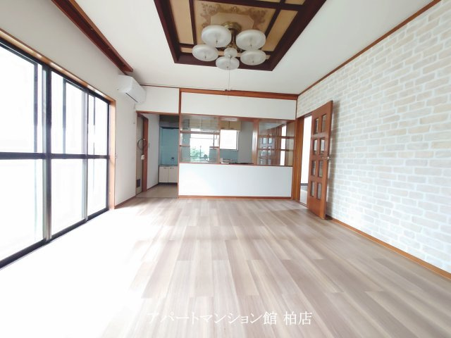 野々下戸建の居間・リビング