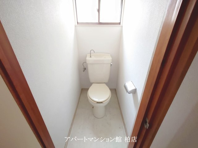野々下戸建のトイレ