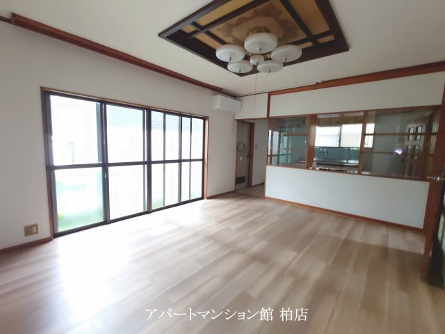 野々下戸建の居間・リビング