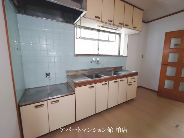 野々下戸建のキッチン