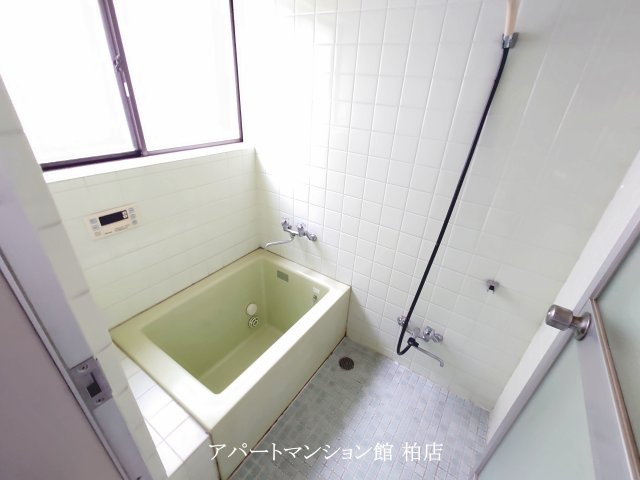 野々下戸建の浴室