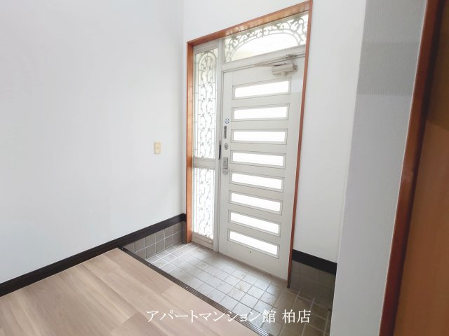 野々下戸建の玄関
