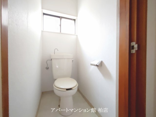 野々下戸建のトイレ