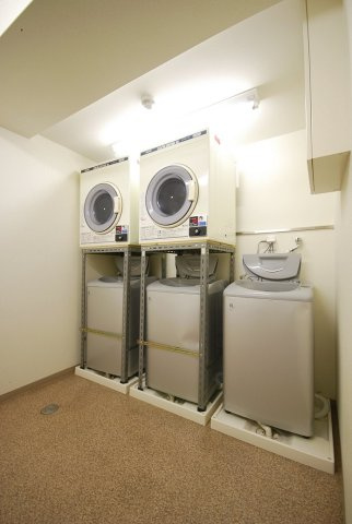 ドーミー桃山御陵のその他共用部分|ランドリールーム