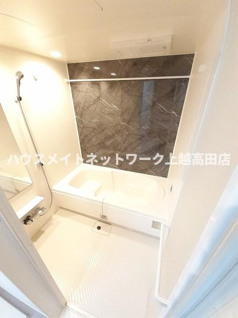 青海ヒルズ　Ａの浴室|浴室１坪（追焚機能付）