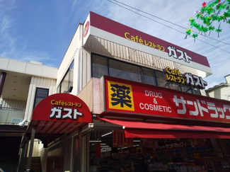 ガスト雑色駅前店まで500ｍ