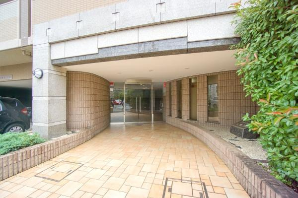 横浜市旭区さちが丘の中古マンションのエントランス|エントランスにはオートロックがついており、防犯面も安心！
清掃も行き届いています
