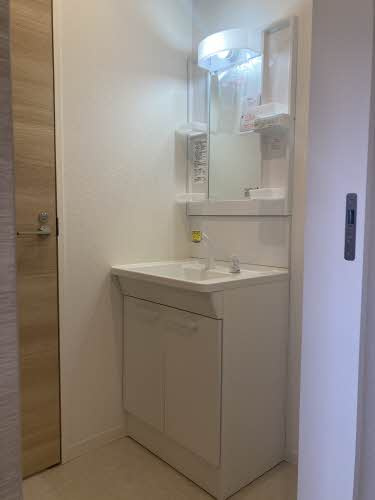 コーポ宮前の洗面所|スペースが確保できる洗面所です