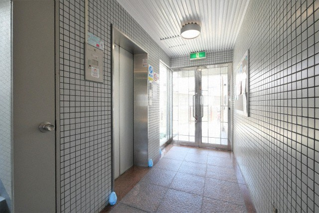 大阪市旭区大宮３丁目の賃貸マンションのロビー