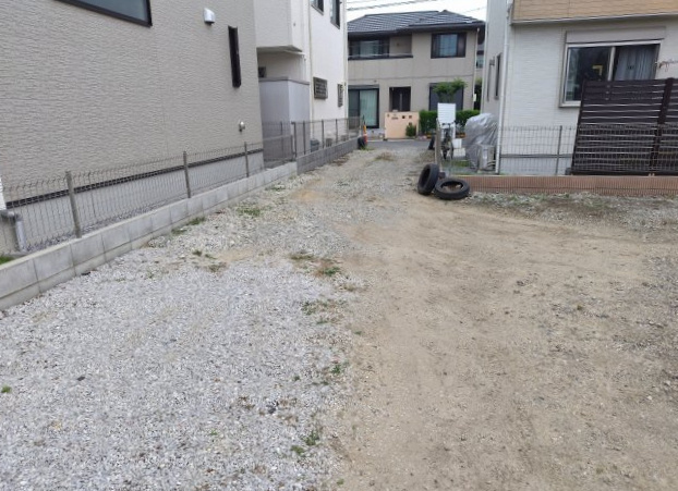 鴻巣市すみれ野の売地の外観|宅地部分から通路部分を撮影