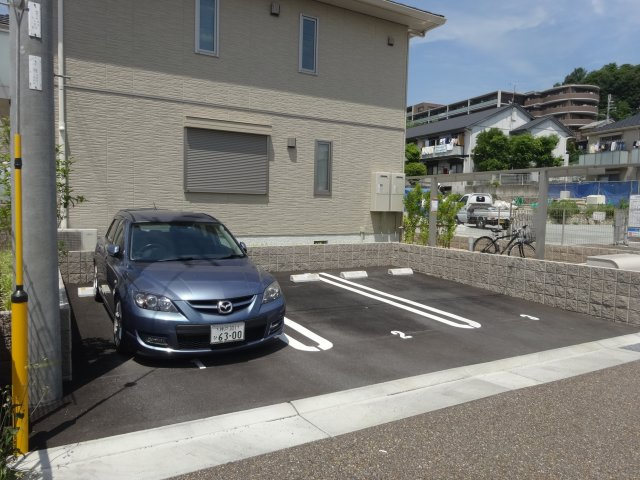 千種ハイツＡ棟の駐車場