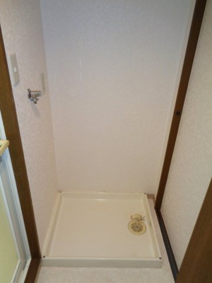 【設備】 | アンビエント金剛東 | 洗濯機置場