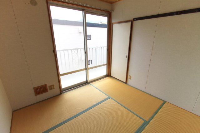 メゾンオカミツAの和室