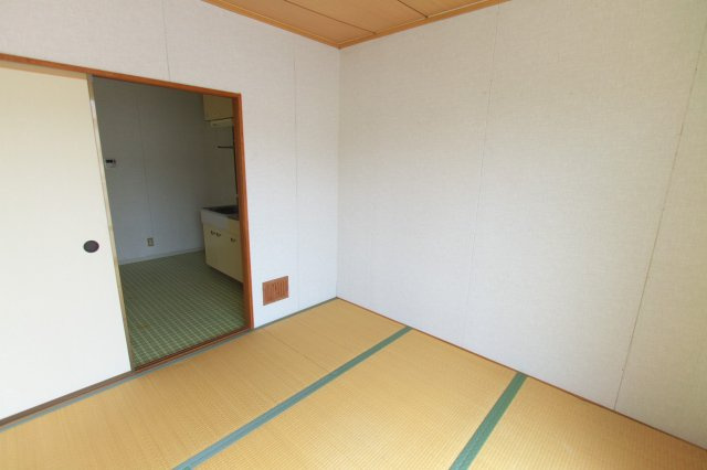 メゾンオカミツAの和室