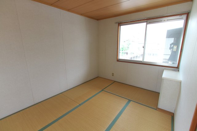 メゾンオカミツAの和室