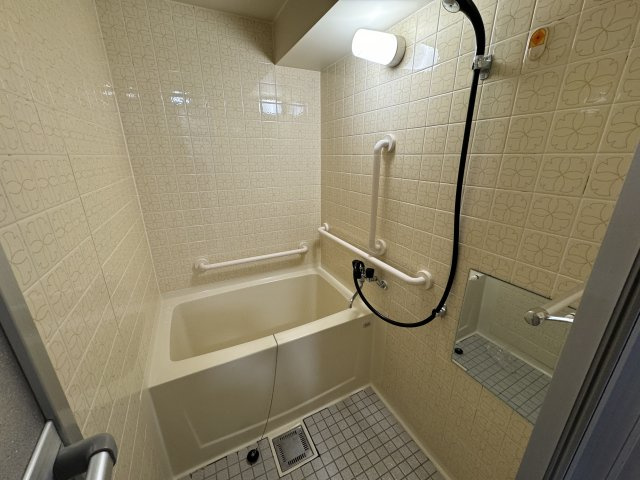 駅南ハイツの浴室