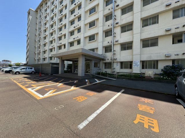 駅南ハイツの駐車場
