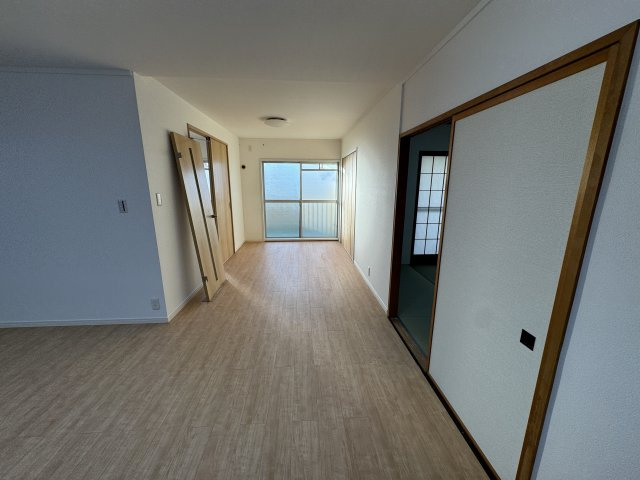 駅南ハイツの居間・リビング