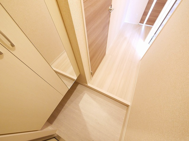エディセジュールの玄関|収納もある玄関です