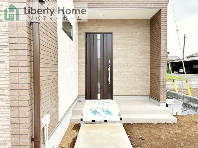 坂東市沓掛23-P1　2号棟　のエントランス