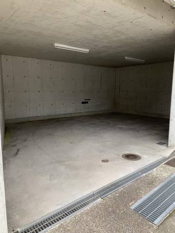 神戸市垂水区舞子坂2丁目 中古戸建の駐車場|堀込車庫２台駐車可能です（車種によります）(^▽^)/