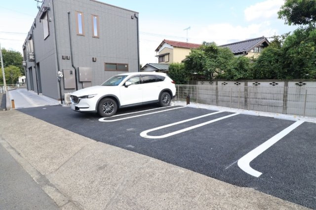エントピア四谷の駐車場