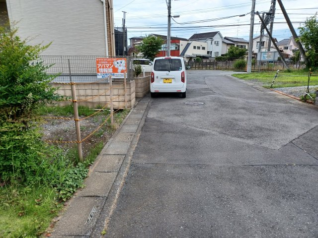 滑川町月輪  土地50坪の前面道路含む現地写真|西側約6ｍ公道に約5ｍ接する