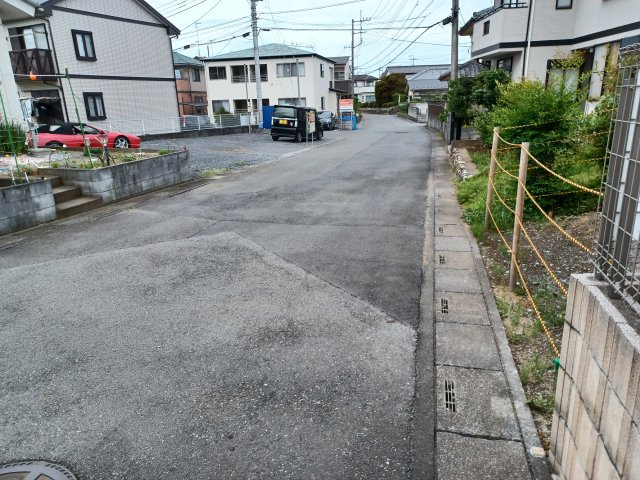 滑川町月輪  土地50坪の前面道路含む現地写真|西側約6ｍ公道に約5ｍ接する