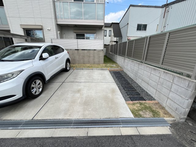 シャーメゾンKの駐車場