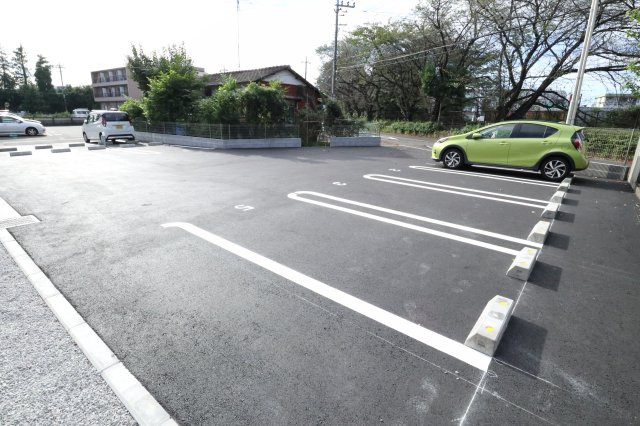 Grandeur拝島の駐車場