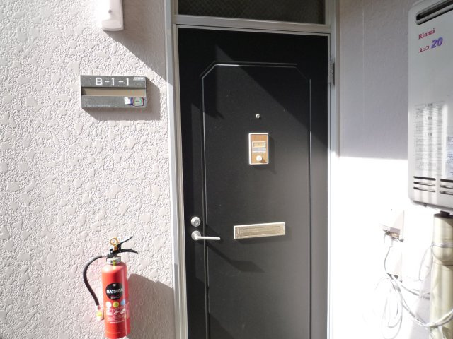 メゾンオカミツBの玄関