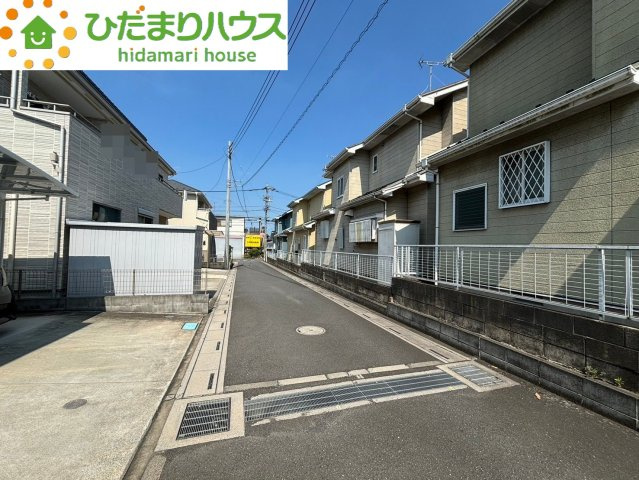 岩槻区加倉5丁目　中古一戸建ての前面道路含む現地写真