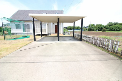 【駐車場】 | 太田市脇屋町　中古戸建 | カーポート付きの駐車場です☆