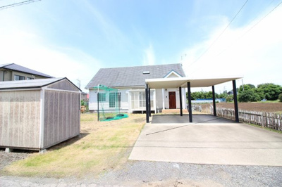 【外観】 | 太田市脇屋町　中古戸建 | 閑静な住宅地に土地広々100坪の中古住宅です☆南道路で陽当り良好☆