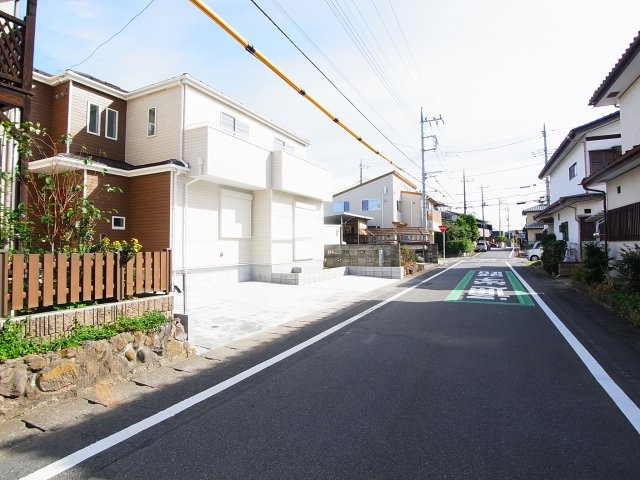 新築　高崎市浜尻町1期　Heartful　Town　1号棟の前面道路含む現地写真|現地写真　南側接道幅員約6ｍ
