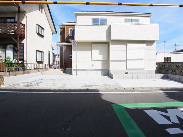 新築　高崎市浜尻町1期　Heartful　Town　1号棟の駐車場|現地写真　駐車スペース並列2台+1台分可能です！
