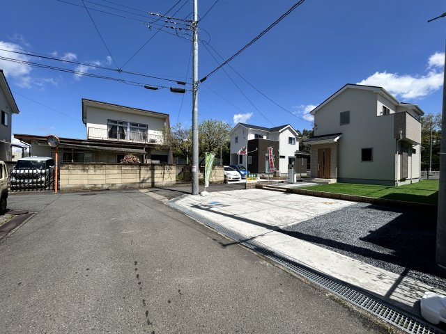 新築　高崎市日高町23-2期　LIGNAGE　1号棟の前面道路含む現地写真|現地写真　西側接道幅員約4ｍ