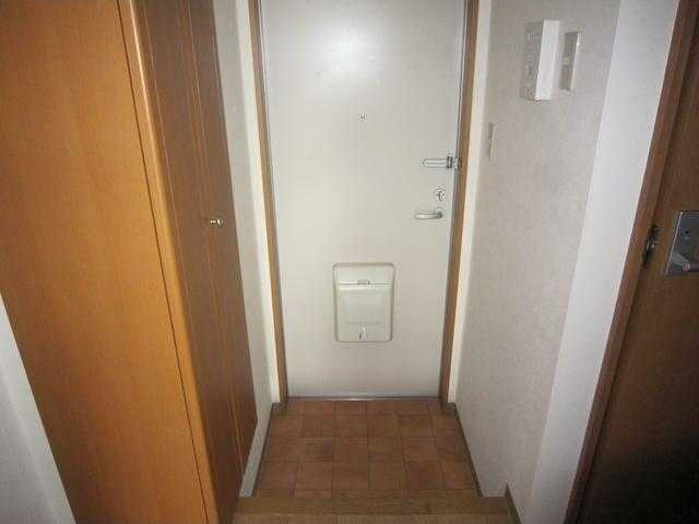 グレイシャスＳ－プレイスの玄関